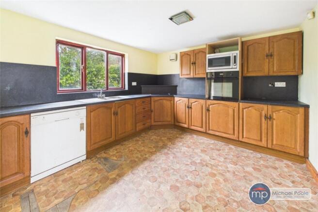 4 bed Detached for sale Image 6