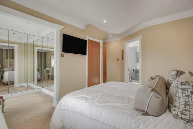 3 bed Detached for sale Image 11