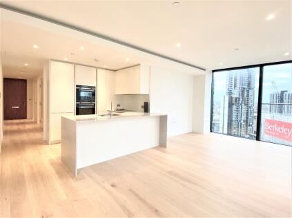 Marsh Wall, London, Canary Wharf, South Quay Plaza, E14