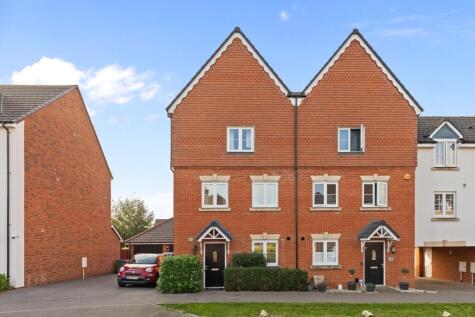 Pelling Way, Broadbridge Heath, RH12