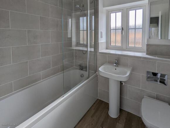 Bathroom 1.jpg