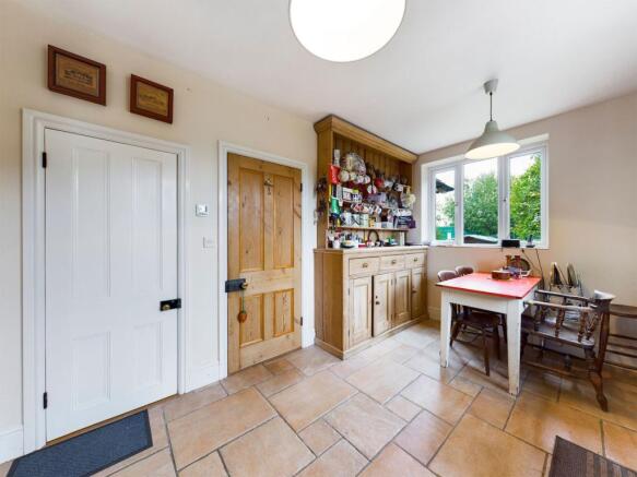 KITCHEN / BREAKFAST ROOM