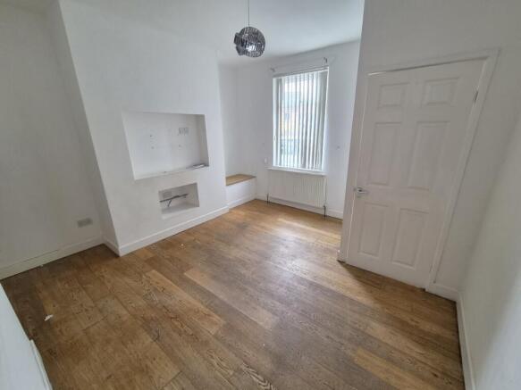 3 bed House to rent Image 4