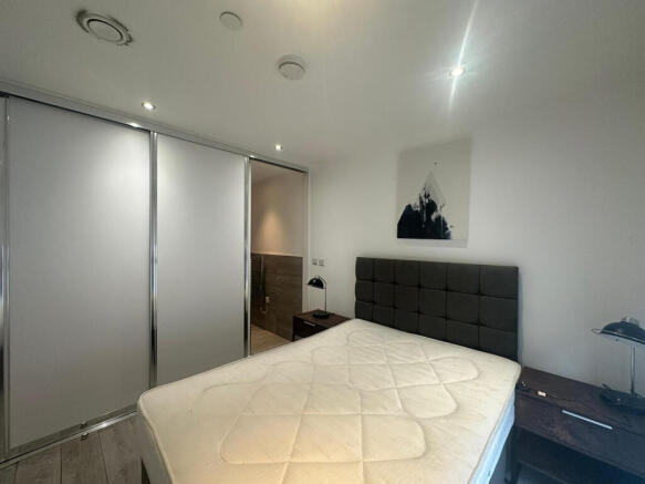 1 bed Apartment to rent Image 4