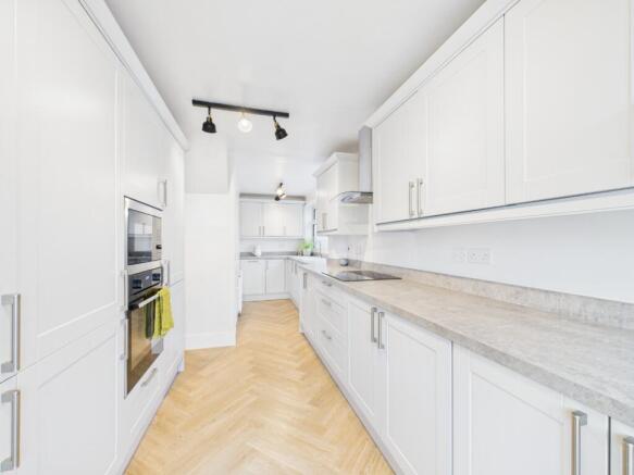 3 bed Semi-Detached for sale Image 6