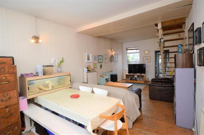 Further living/dining room