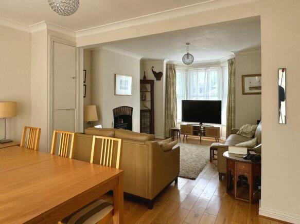 Lounge/Dining Room