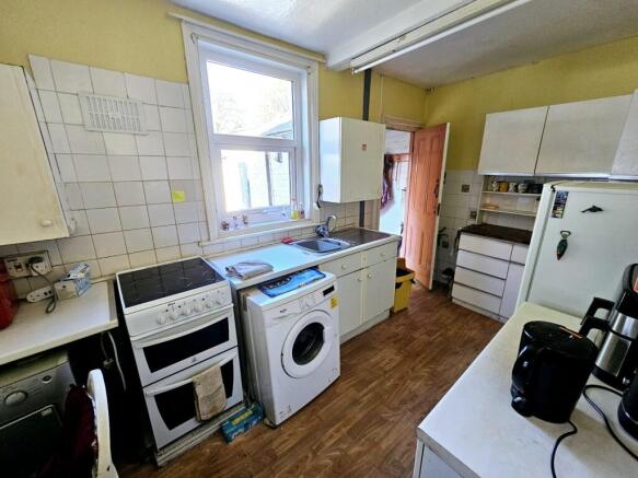4 bed Semi-Detached for sale Image 4