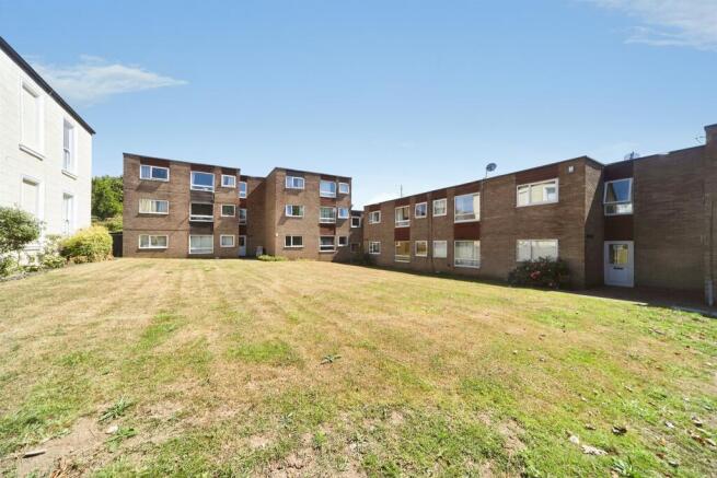 2 bed Apartment for sale Image 4