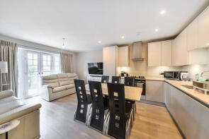 Flat 13, 186a Hillgrove House, High Street, Edgware HA8 7EX