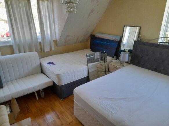 3 bed House Share to rent Image 12