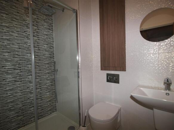 EN SUITE SHOWER ROOM