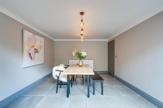 5 bed Detached for sale Image 6