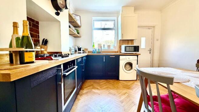 2 bed Terraced to rent Image 7