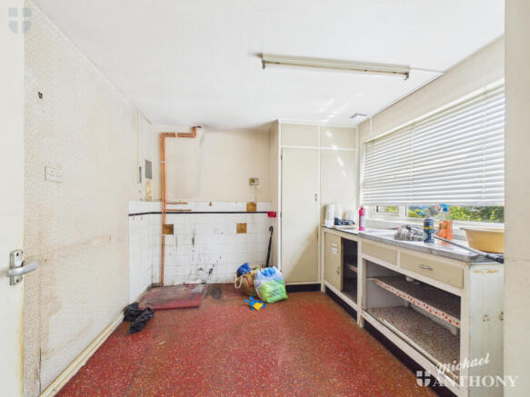 CAM03218G0-PR1072-STILL004
