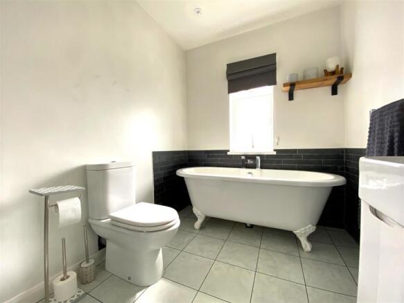 8 Bathroom.jpg