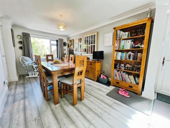 4 bed Detached for sale Image 10