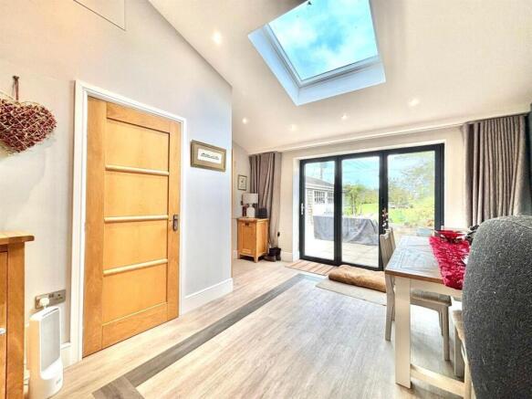 3 bed House for sale Image 7