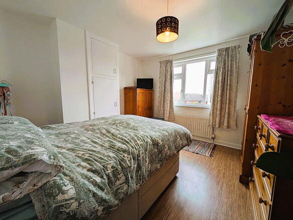 4 bed Semi-Detached for sale Image 11