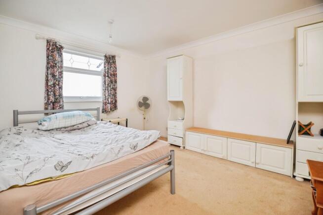 2 bed Flat for sale Image 8