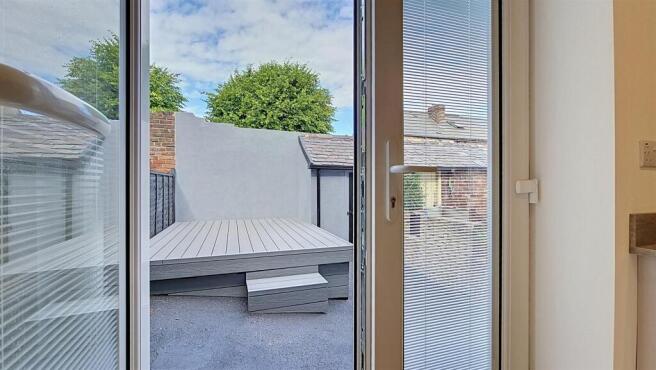 3 bed Terraced to rent Image 6