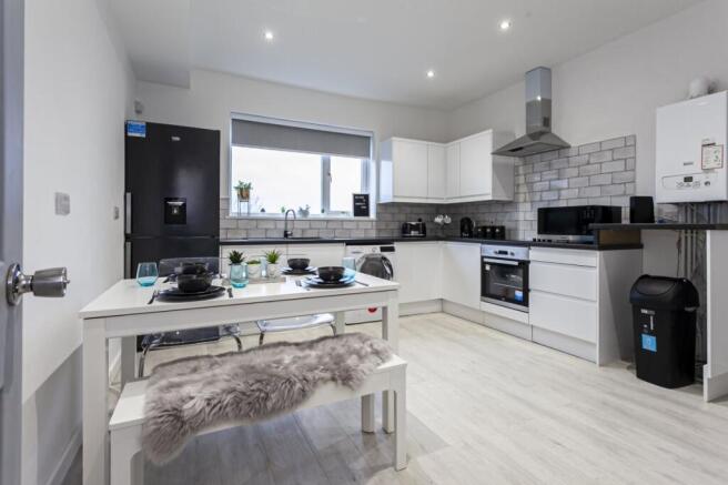 1 bed House Share to rent Image 5
