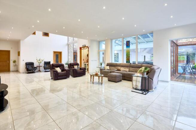 8 bed Detached for sale Image 8