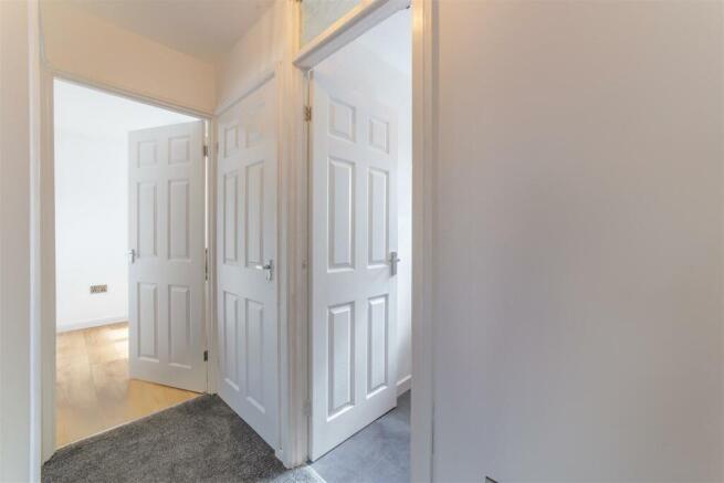 4 Tenby Close-6.jpg