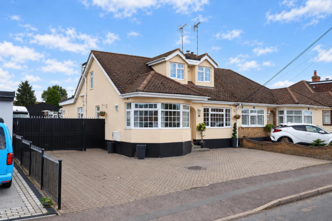 4-bed house on Chestnut Close, Hockley, £525,000