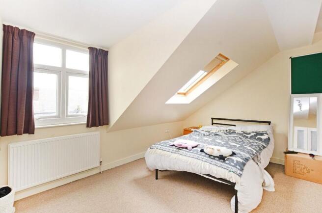 4 bed Terraced to rent Image 6