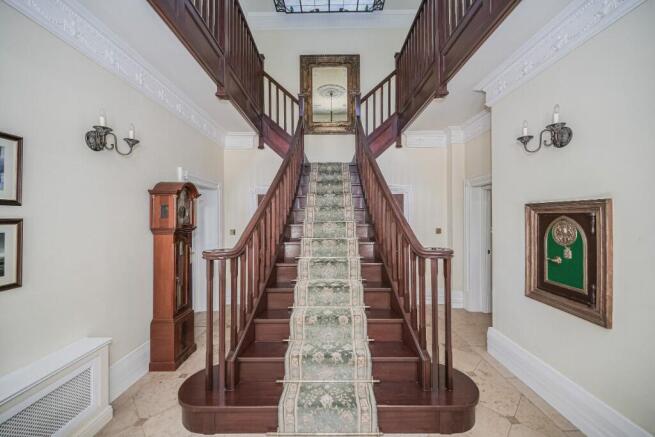 5 bed Detached for sale Image 7