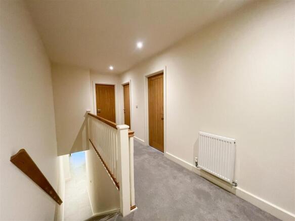 4 bed Mews to rent Image 8