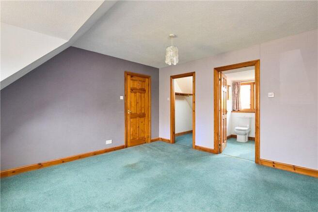 4 bed Detached for sale Image 10