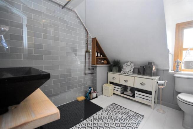 ensuite.jpg