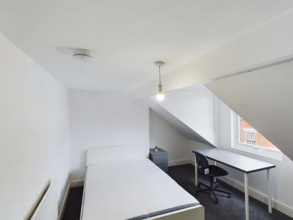 5 bed House of Multiple Occupation to rent Image 6