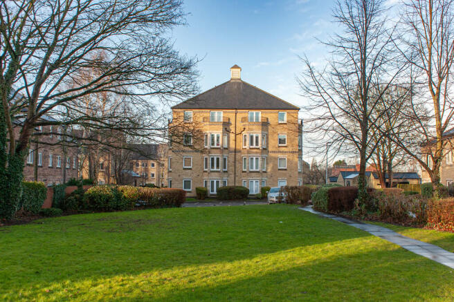 1 bed Apartment to rent Image 11