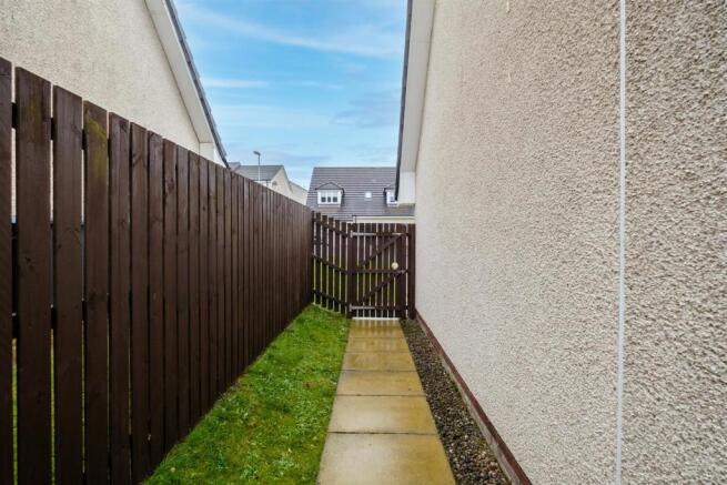 009-10 Baxter Brae, Cleland, ML1 5FG.jpg