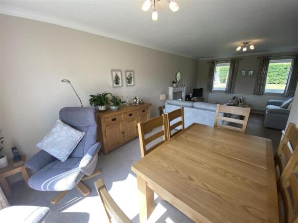 LIVING/DINING ROOM