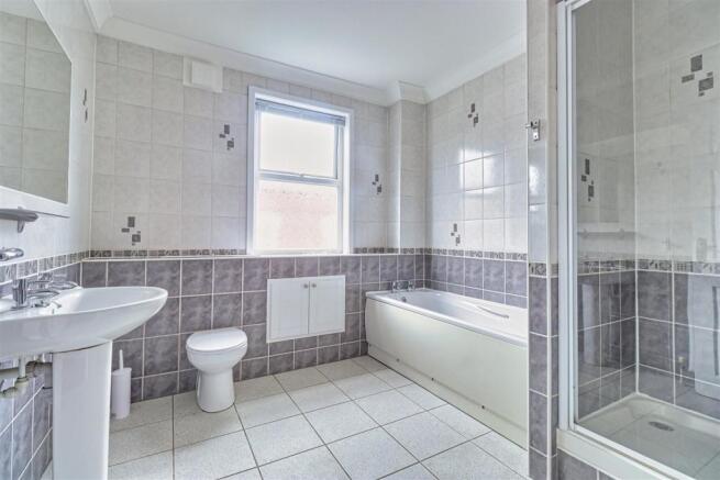 bathroom (2).jpg