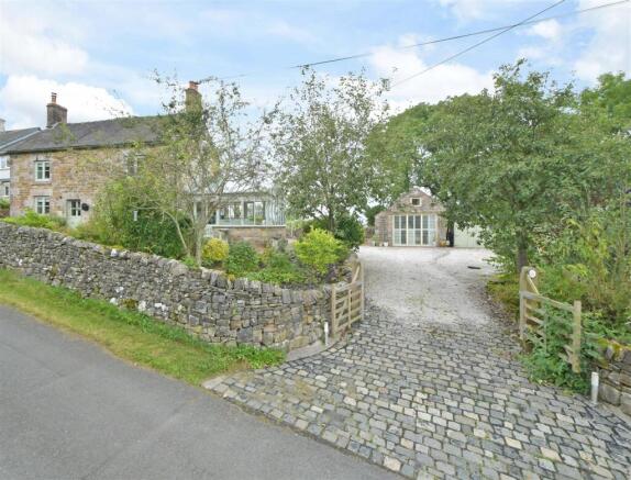 CROPPED EXTERNAL 2.JPG