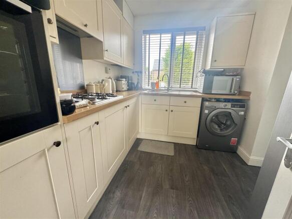 3 bed House to rent Image 5