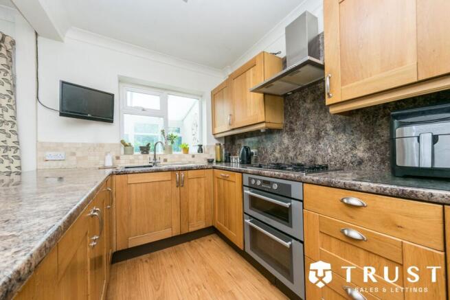 5 bed Detached for sale Image 6