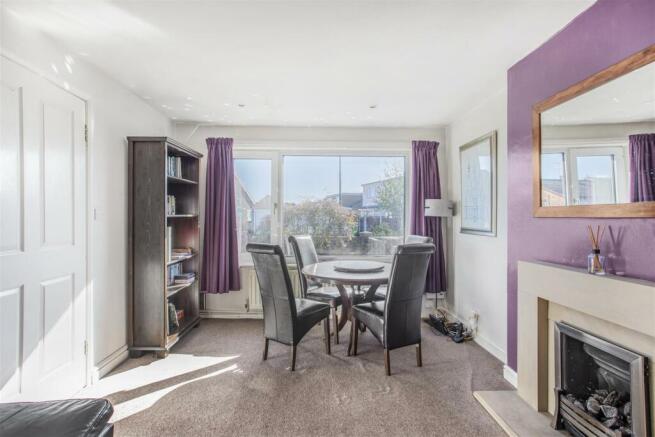 LIVING / DINING ROOM