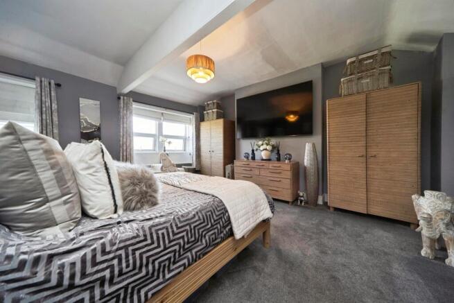 3 bed Terraced for sale Image 9