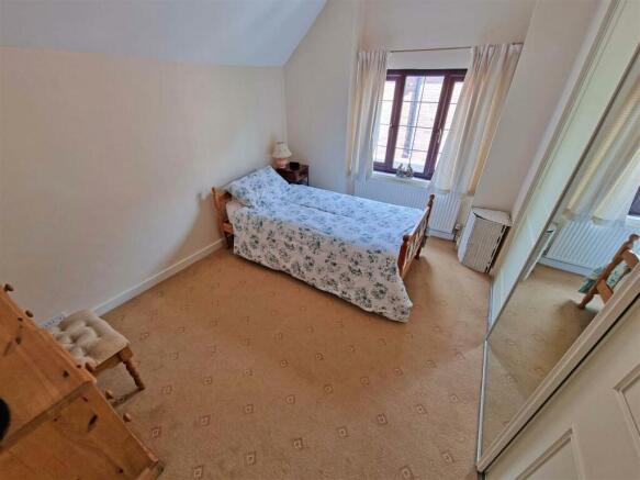 Lowbrook Lane 25 bed 2.jpg