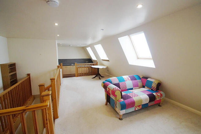 2 bed Duplex to rent Image 5