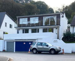 Cheshire Cat, Road From The B3253 At Four Winds To Millendreath, Looe PL13 1NY