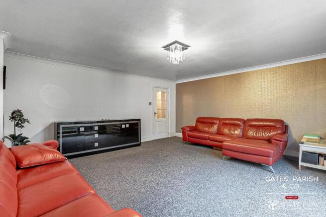 Bridge Avenue, Upminster, RM14 photo 4