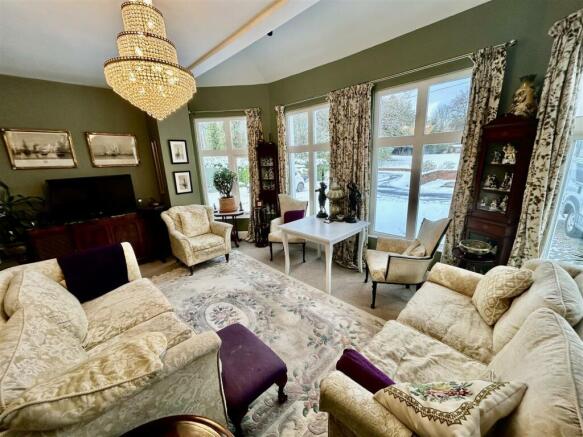 lounge1.JPG