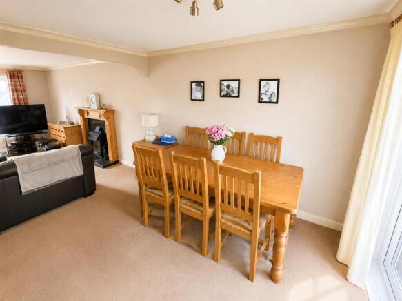 3 bed Town House for sale Image 6